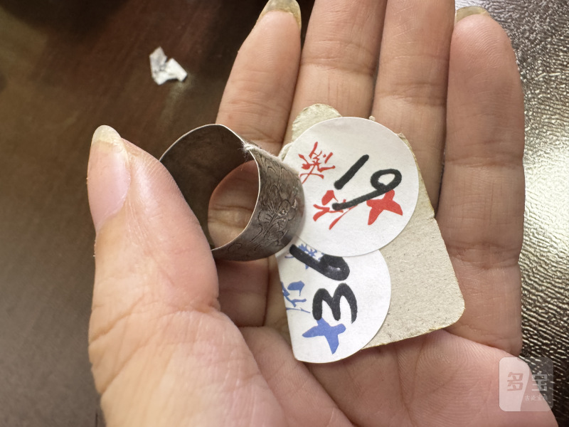 清 银烧蓝錾金蟾戒指 - 图2